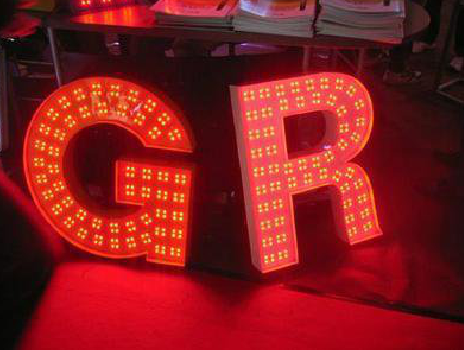 洪湖LED发光字常见的安装误区。