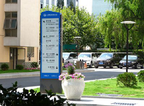 洪湖传统的学校标识系统有什么问题？